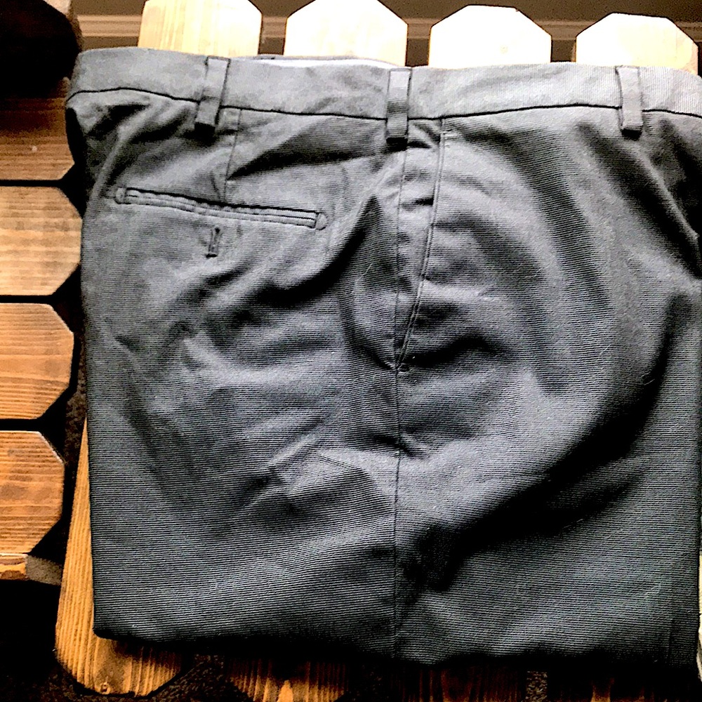 Men’s slack Size 42 with expanding waist clasp.